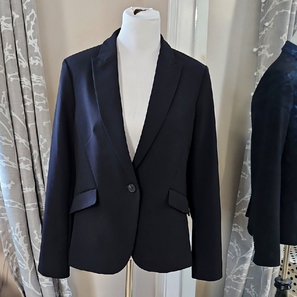 Express Supersoft Twill Peak Lapel One Button Blazer